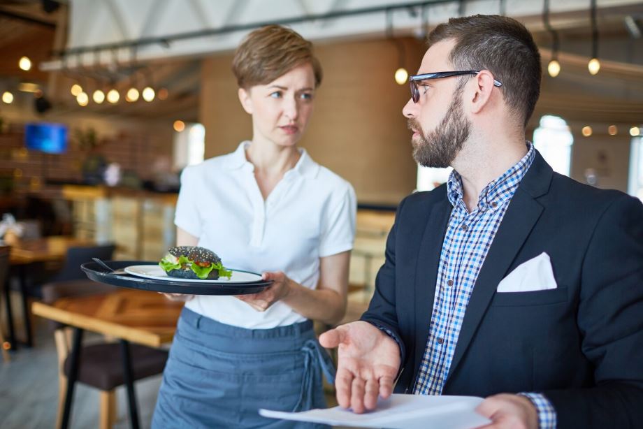Weniger Ist Mehr Der Wahre Grund Warum Restaurants Ihre Speisekarten Und Speisesaele Verkleinern